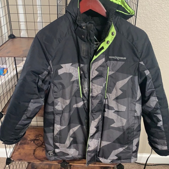 Boys winter jacket - Picture 1 of 3